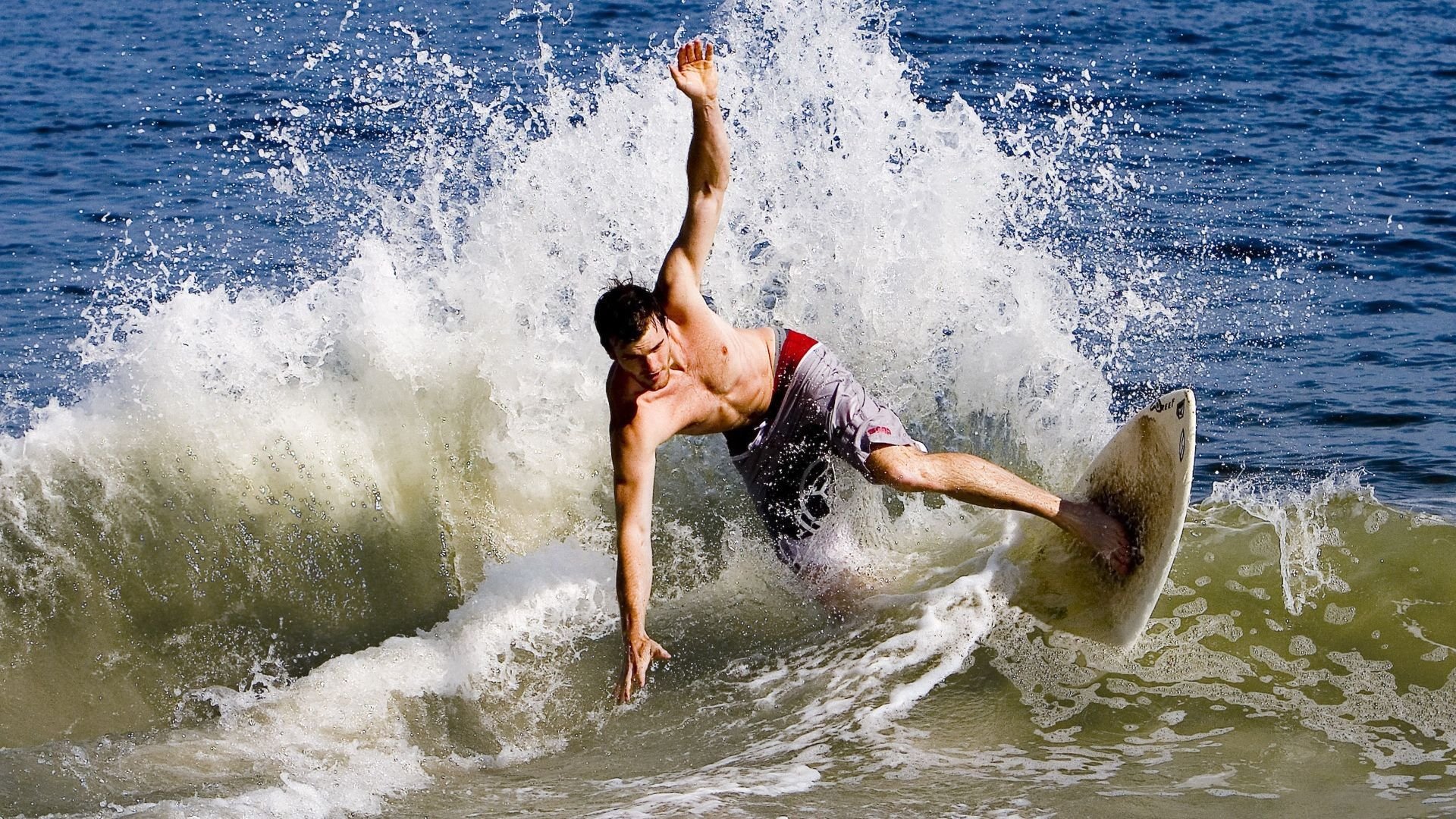 HBM 为先导,传统存储板块蓄势待发,hbm存储器